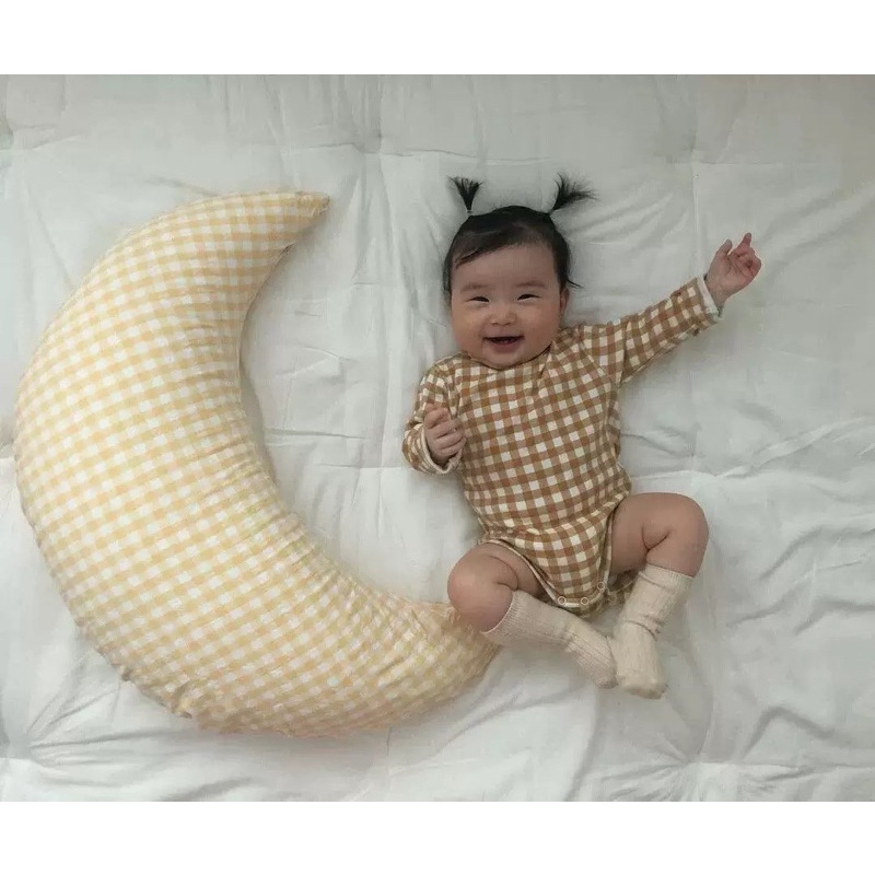 Gối ôm hình mặt trăng nằm tựa, gác chân cho bé chất liệu bông tinh khiết hoạ tiết kẻ caro Hàn Quốc cho bé