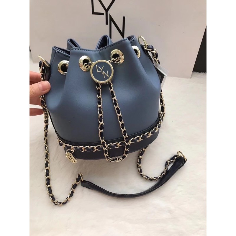 Túi Lyn hobo dây rút viền xích