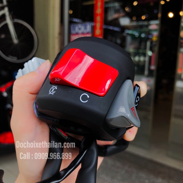 CÙM CÔNG TẮC PHẢI CB1100