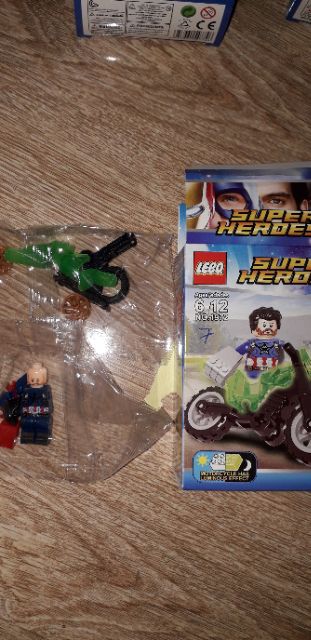 Lắp ráp 1 hộp LegoSuper Heroes Xe mô tô 1972
