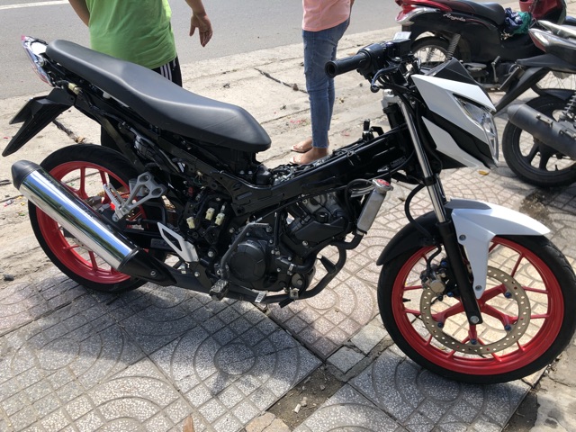 Ốp đầu nhựa nhám Chóa đèn Sonic 150R chính hãng HONDA Indonesia