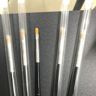 Bút vẽ cọ bản tròn