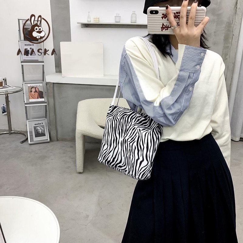 Túi tote hoạ tiết cá tính