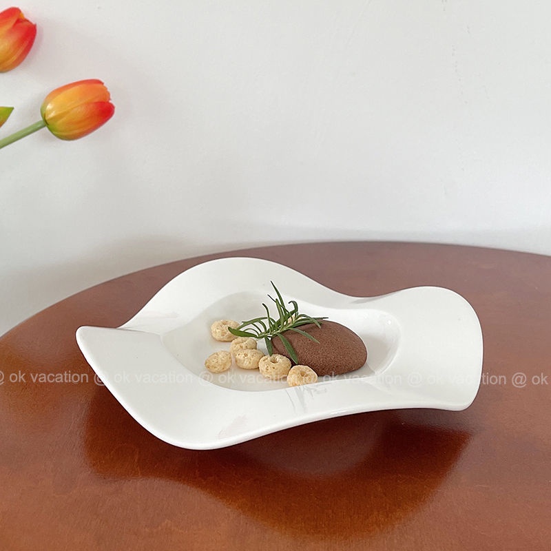 Đĩa Sứ Cong Màu Trắng Trơn Phong Cách Hàn Quốc Độc Đáo