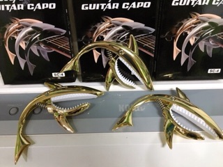 Capo guitar cá mập cao cấp chất lượng