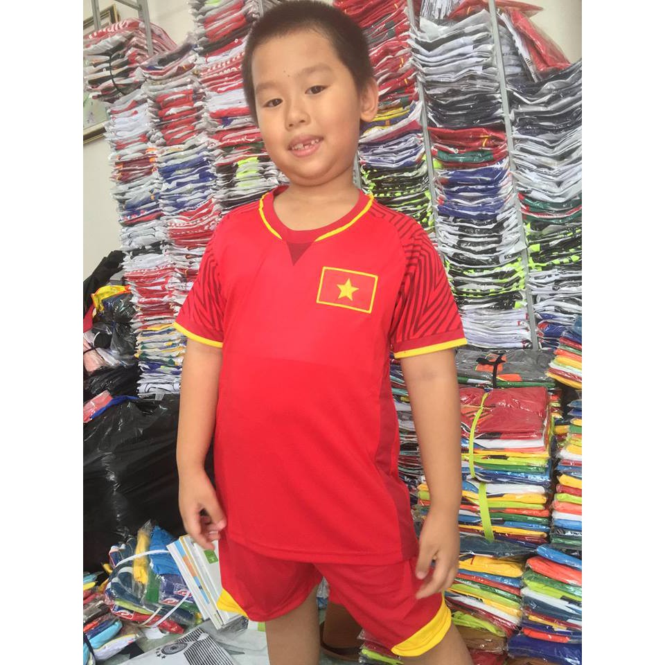 Bộ đồ thể thao mẫu đội tuyển bóng đá Việt Nam