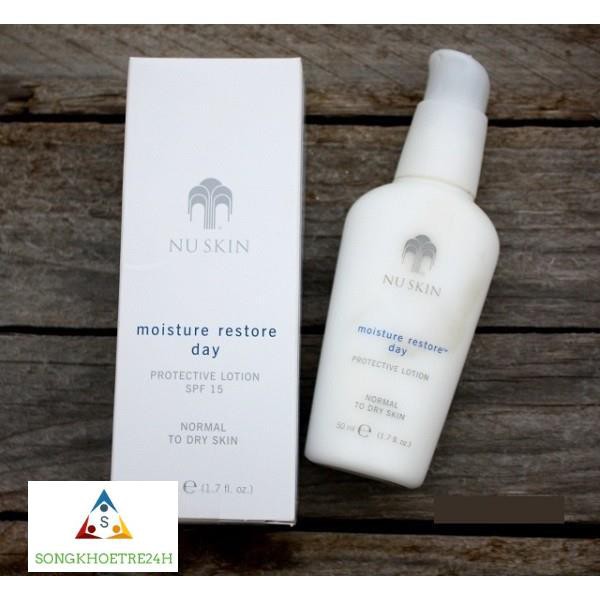 Sữa dưỡng ẩm ban ngày dành cho da thường và da khô Moisture Restore Protective Lotion SPF 15 (50ml)