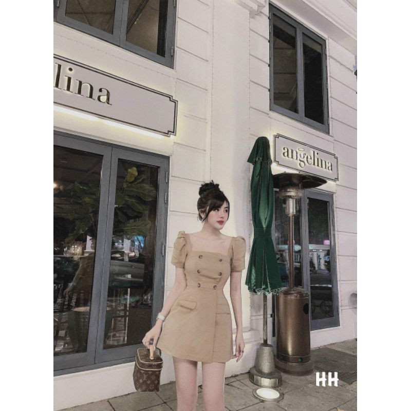 V752 Váy kaki thiết kế cổ vuông tay bồng dáng chữ A đính khuy phối túi. 2 tone màu đen nude