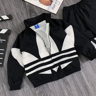 Áo khoác adidas cho bé gái mặc rất đẹp, có cả quần như ảnh. Hàng đủ size cho bé từ 8 đến 25kg