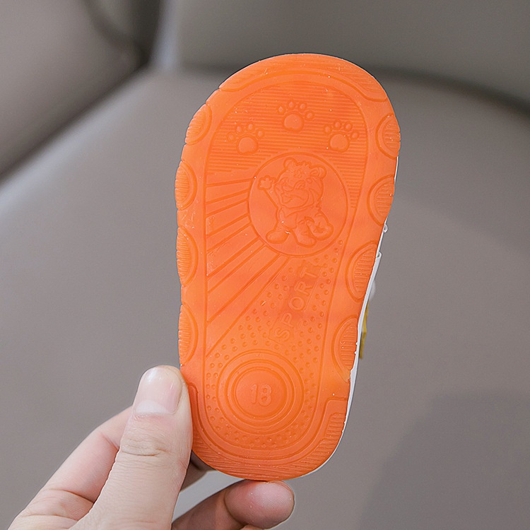 Sandal Tập Đi Cho Bé Trai Bé Gái Phát Tiếng Kêu Đế Mềm Chống Trơn Trượt Phong Cách Hàn Quốc D51