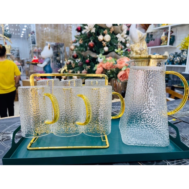 BỘ BÌNH VUÔNG QUAI VÀNG NẮP VÀNG VÀ CỐC QUAI THUỶ TINH