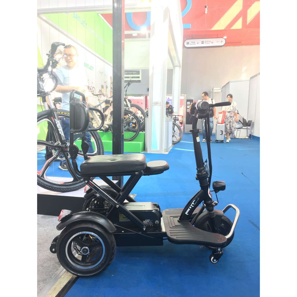 Xe lăn điện 3 bánh cho người già khuyết tất, pin lithium 24kg gấp gọn nhanh chóng