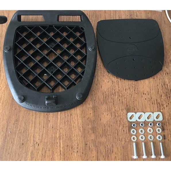 Đế nhựa gắn thùng Givi MP60,MP70