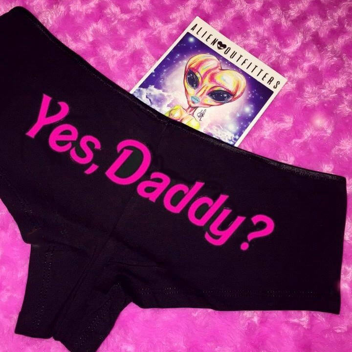 Quần lót in họa tiết chữ "Yes, Daddy?" cá tính vui nhộn dành cho nữ