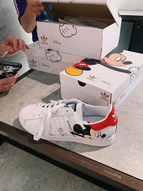 Giày das disney xinh