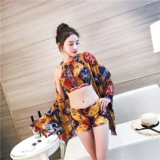 Bikini kèm khăn choàng