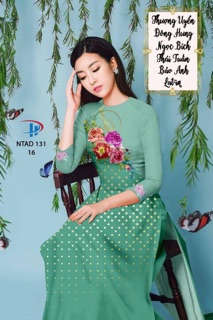 Vải Áo Dài Tằm Ý Hoa Ngực Phối Chấm Bi