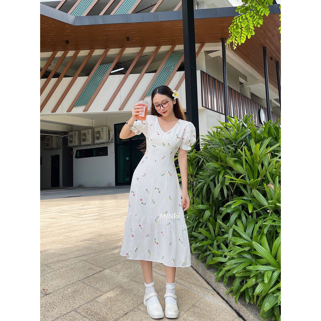 Đầm hoa nhí trắng nơ lưng, Váy hoa nhí cổ tim vải hoa mát mẻ Cao Cấp dáng xòe tay ngắn cổ V - MiNhi