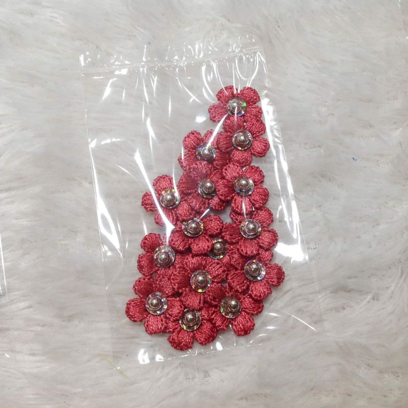 Gói 15 hoa thêu bông mai 3d đính kim sa cườm bạc trang trí áo dài quần váy đầm thanh lịch size 1.6cm