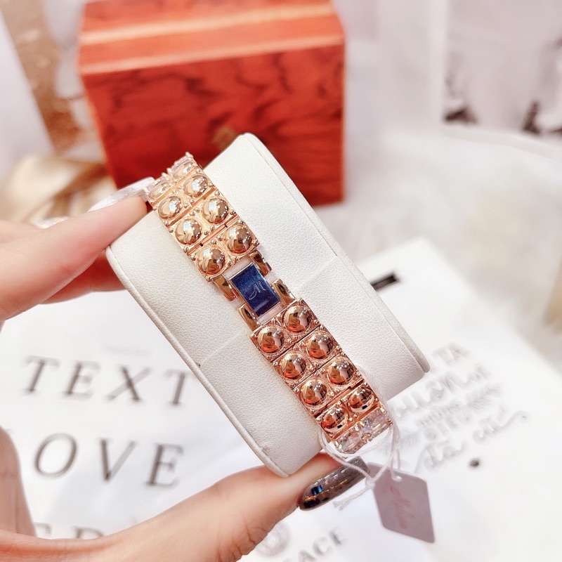 Đồng hồ nữ Melissa như một dạng lắc