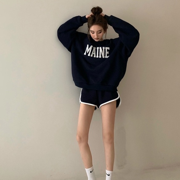 Thời Trang Áo Sweater Form Rộng Và Quần Short Lưng Cao Phong Cách Hong Kong Năng Động Cho Nữ