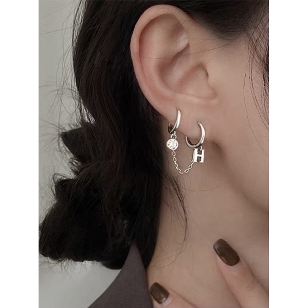 1 chiếc bông tai khoen xích đeo 2 lỗ Chữ H