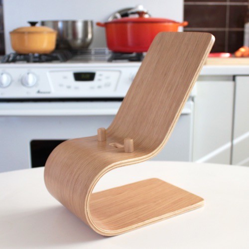 Giá đỡ Ipad gỗ uốn cong Plyconcept Ipad Stand Cook Pad