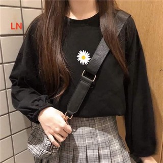  Áo thun dài tay hoa cúc trắng nhị vàng form rộng bo tay bo gấu phong cách Ulzzang