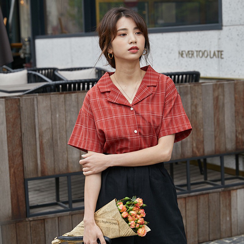 Áo kiểu cổ chữ V phối nút thiết kế dáng rộng cho phái nữ | BigBuy360 - bigbuy360.vn