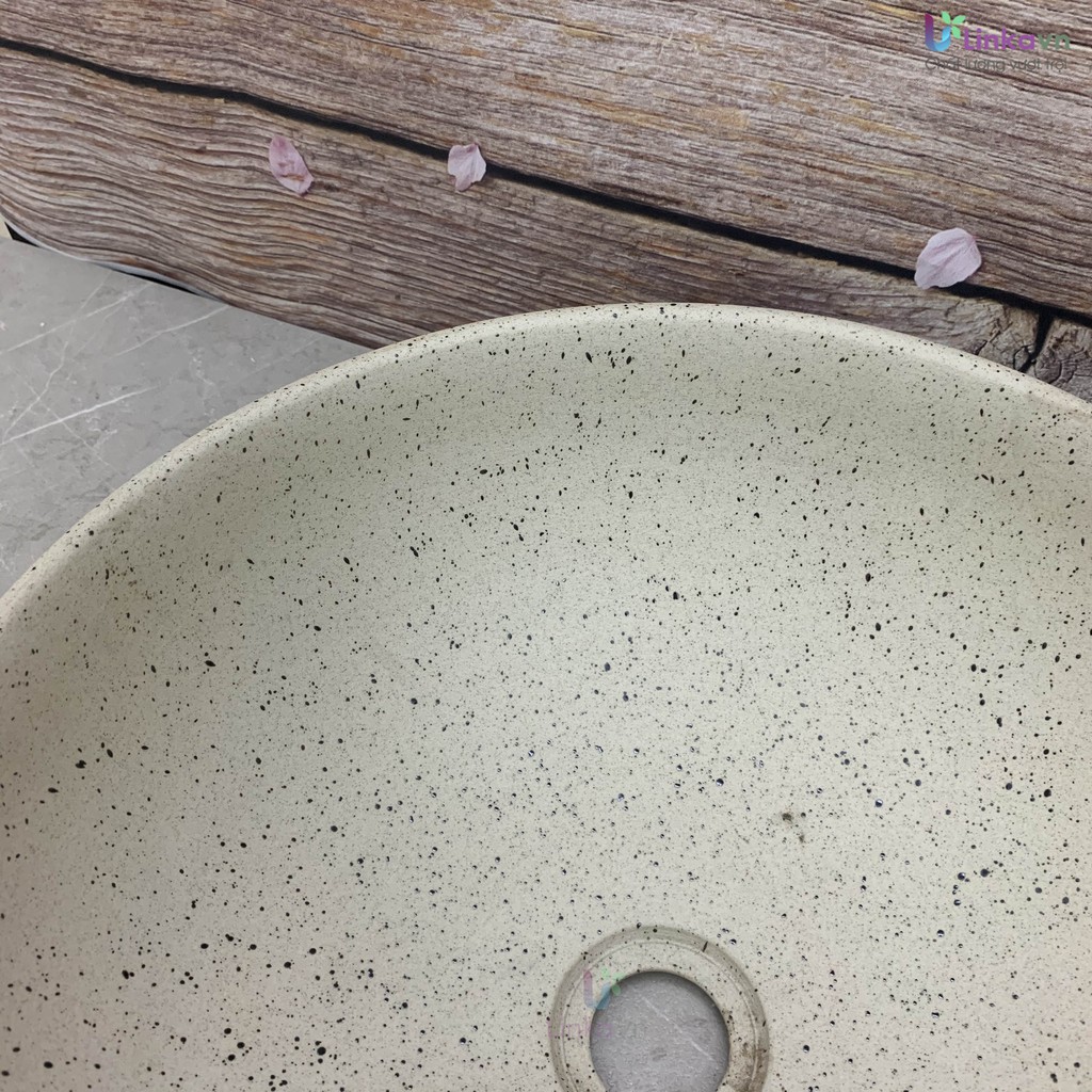 Chậu rửa lavabo gốm sứ nghệ thuật LINKA LI-LAV0034 – Sắc trắng be vintage sang trọng