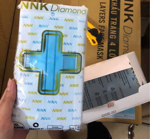 Khẩu trang y tế 4 lớp NNK CÓ KHÁNG KHUẨN . Hộp 50 cái