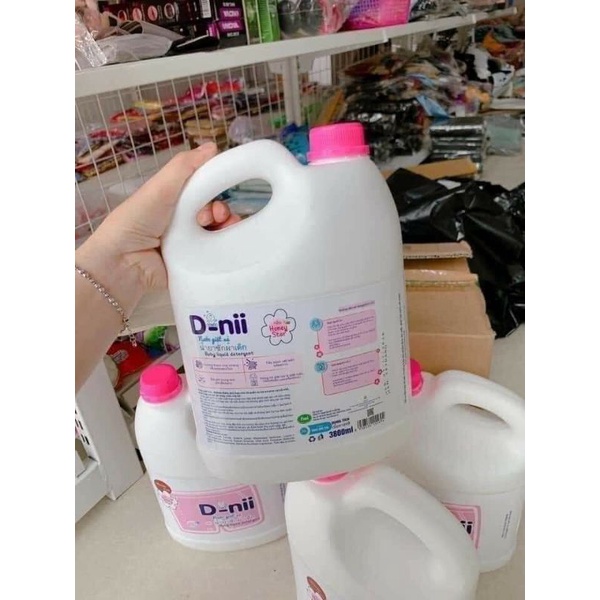NƯỚC GIẶT DNII_KID .bình 3.8l nhé chứ k phải cỡ bé. nước xả thơm và an toàn cho da