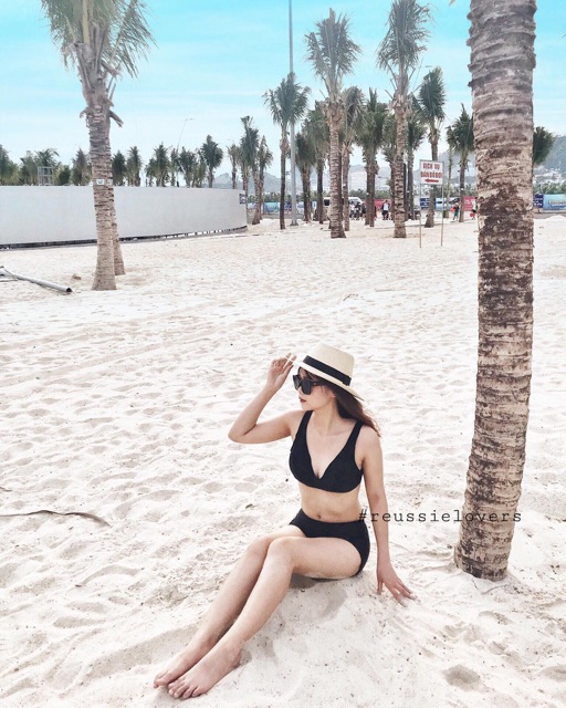 𝑹𝑬𝑼𝑺𝑺𝑰𝑬 𝑩𝑰𝑲𝑰𝑵𝑰 Đồ bơi hai mảnh cạp cao khoét ngực đen phong cách Hàn Quốc #rsbkn029 | BigBuy360 - bigbuy360.vn