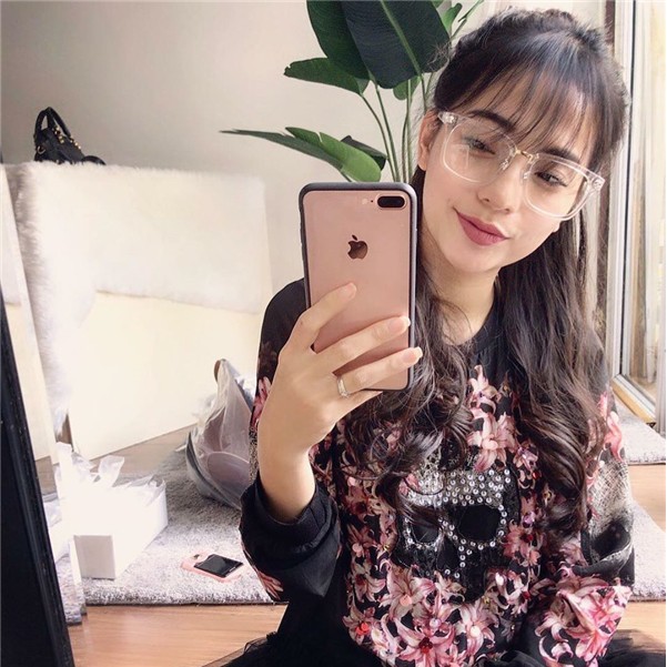Gọng kính cận trong suốt