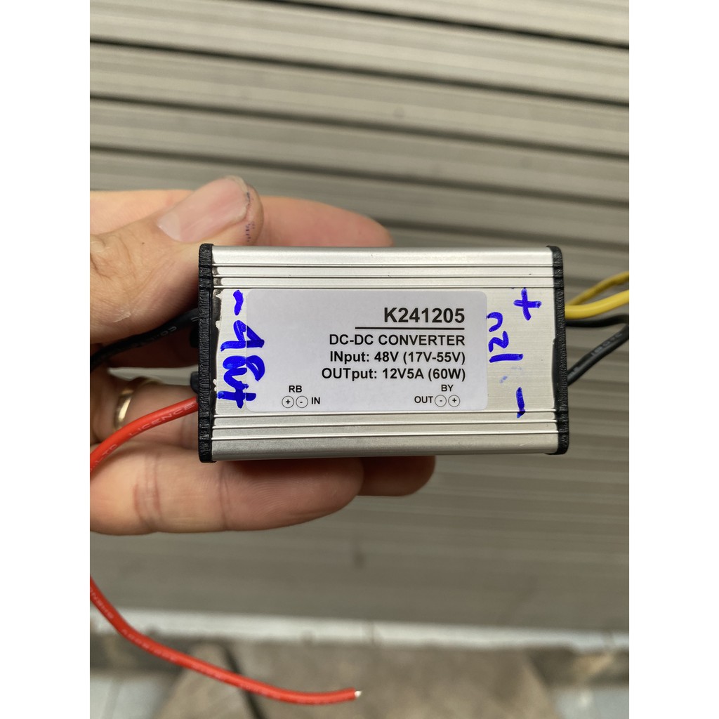 Bộ hạ áp điện năng lượng mặt trời DC 48V xuống điện DC 12V 5A