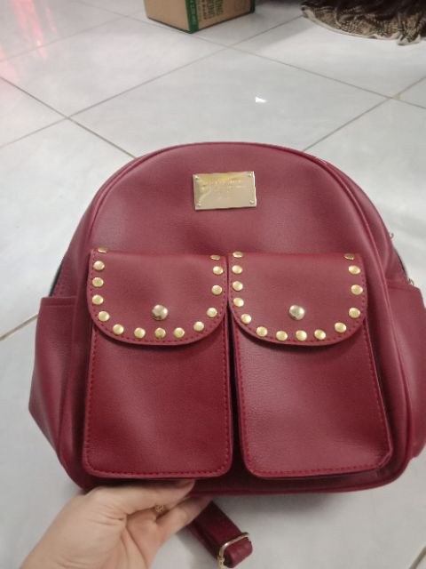 Balo  chỉ màu đỏ