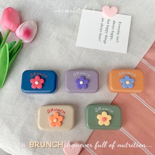 HỘP ĐỰNG LENS BRUNCH GẮN HOA ĐỦ 5 MÀU