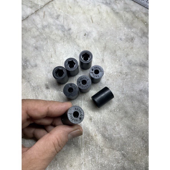 CAO SU GẮN GÙ TAY LÁI XE MÁY