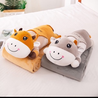 Bộ chăn gối văn phòng đa năng 2 trong 1 hình bò mặc áo