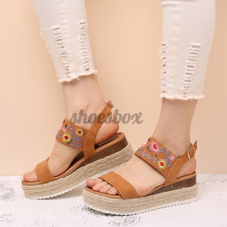 Giày sandal đế xuồng thêu họa tiết hoa nữ tính