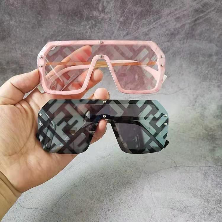 Kính mát độc đáo thời trang dành cho nam và nữ