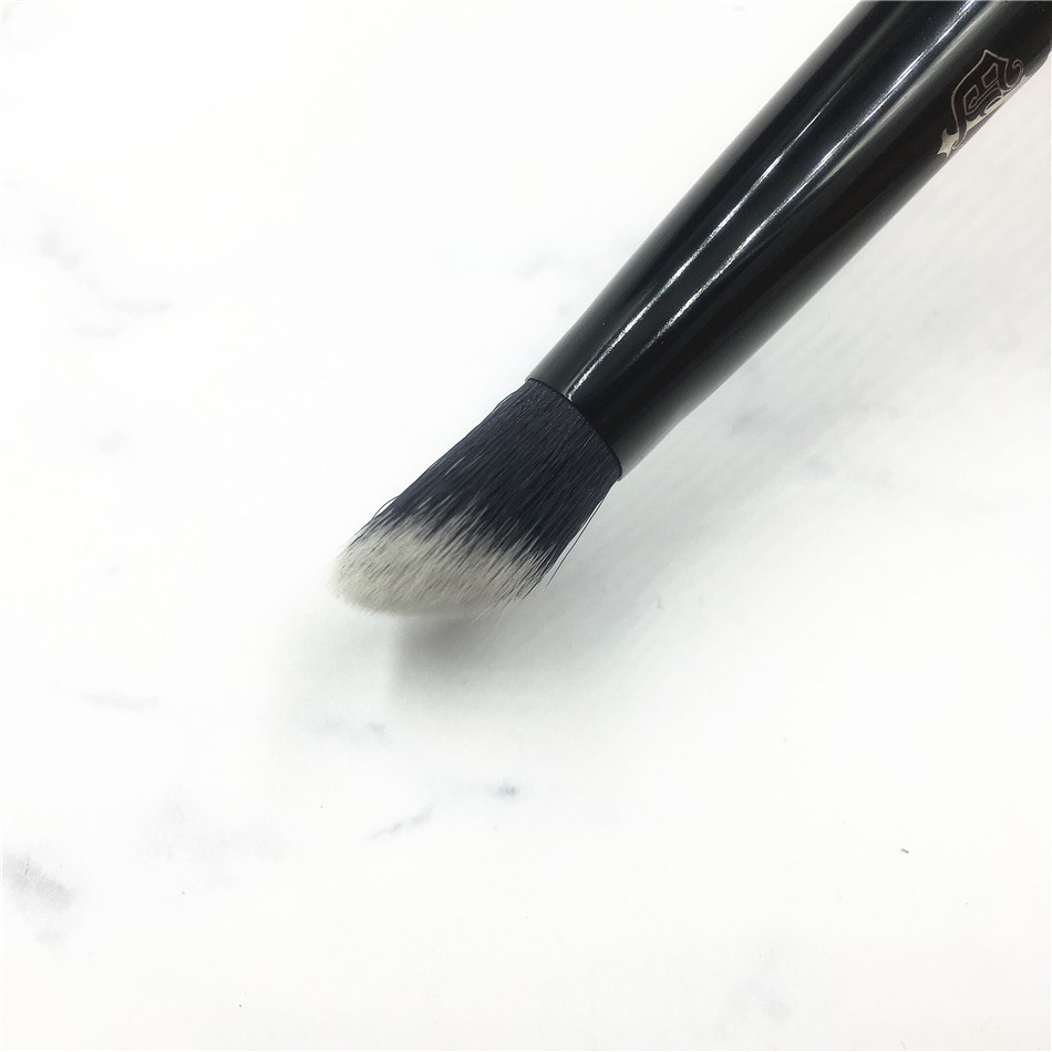 KVD35 bevel nose shadow brush slope contour concealer detail makeup brush
