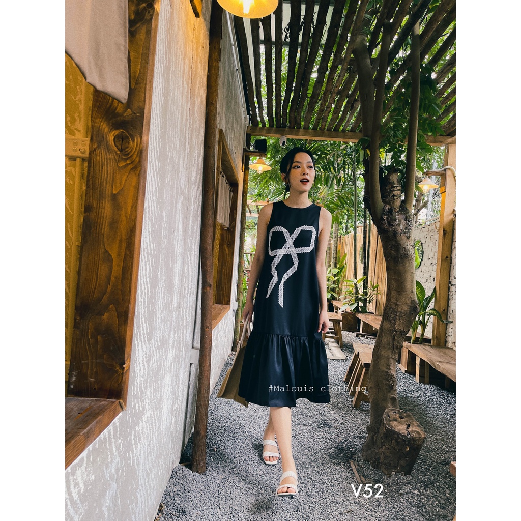 Đầm suông đuôi cá sát nách màu đen ren nơ trước ngực - V52