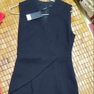 Cần thanh lý combo 2 váy đẹp, sang còn tag của các hãng Evadeeva và Format giá 750.000 đ