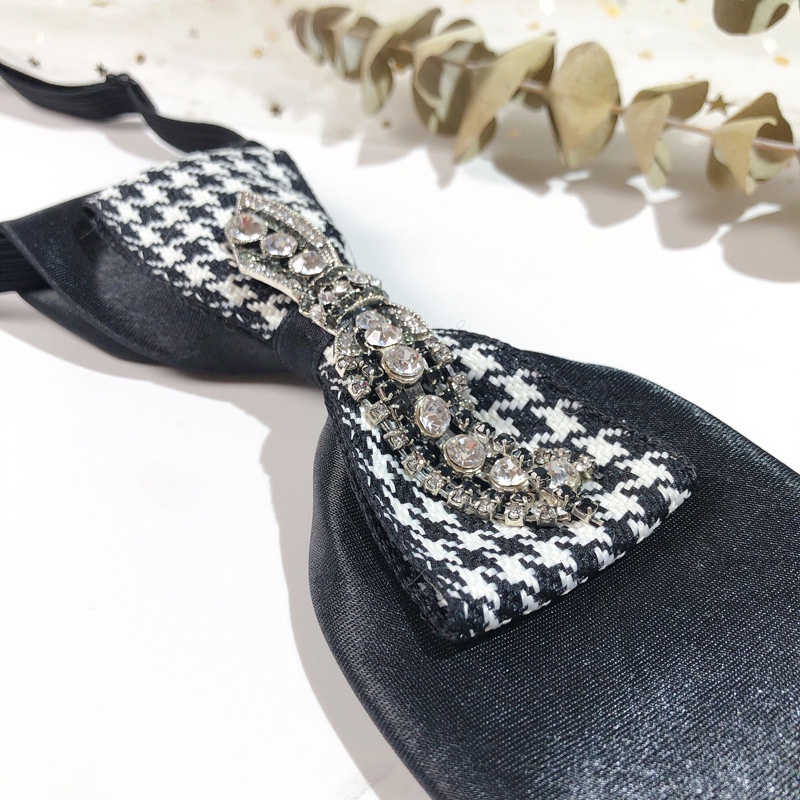 Cà Vạt Nơ Tua Rua Màu Đen Họa Tiết Caro Đính Đá Lấp Lánh Cho Nữ