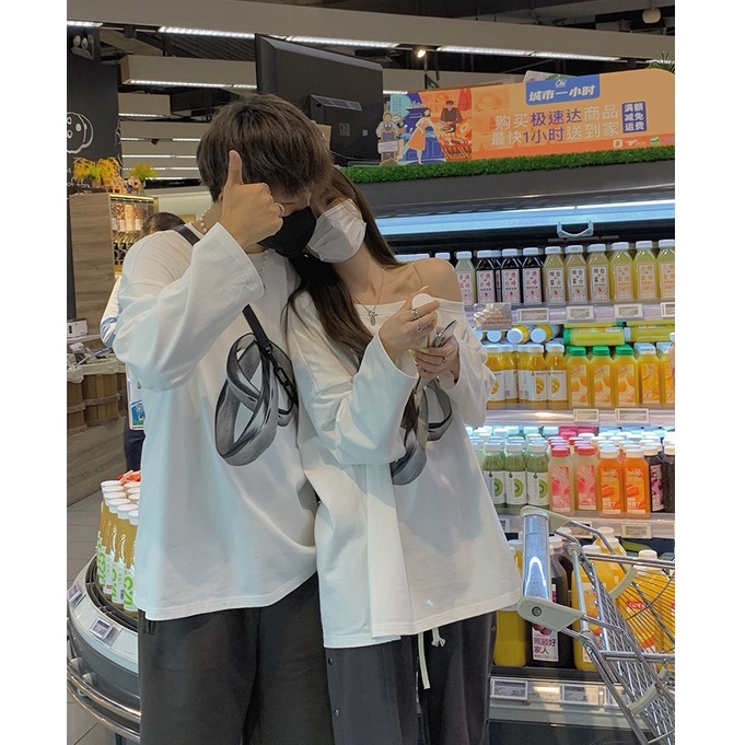 Áo thun tay dài dáng rộng/áo hở vai 2 màu tùy chọn in họa tiết phong cách Hàn Quốc thời trang cho cặp đôi | BigBuy360 - bigbuy360.vn