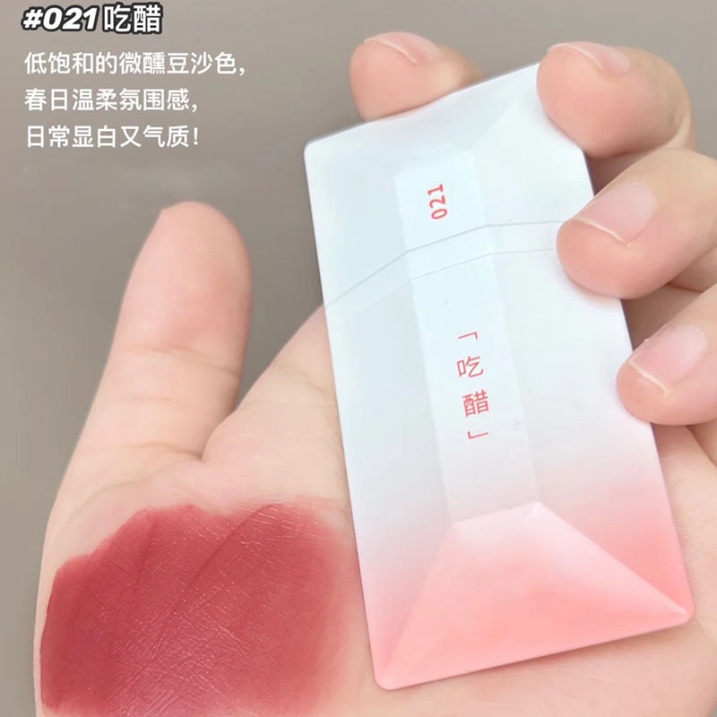Son Môi DAIMANPU Mềm Mượt Dưỡng Ẩm Chống Thấm Nước Lâu Trôi Thiết Kế Vỏ Hình Thẻ Gấu Dâu Tây