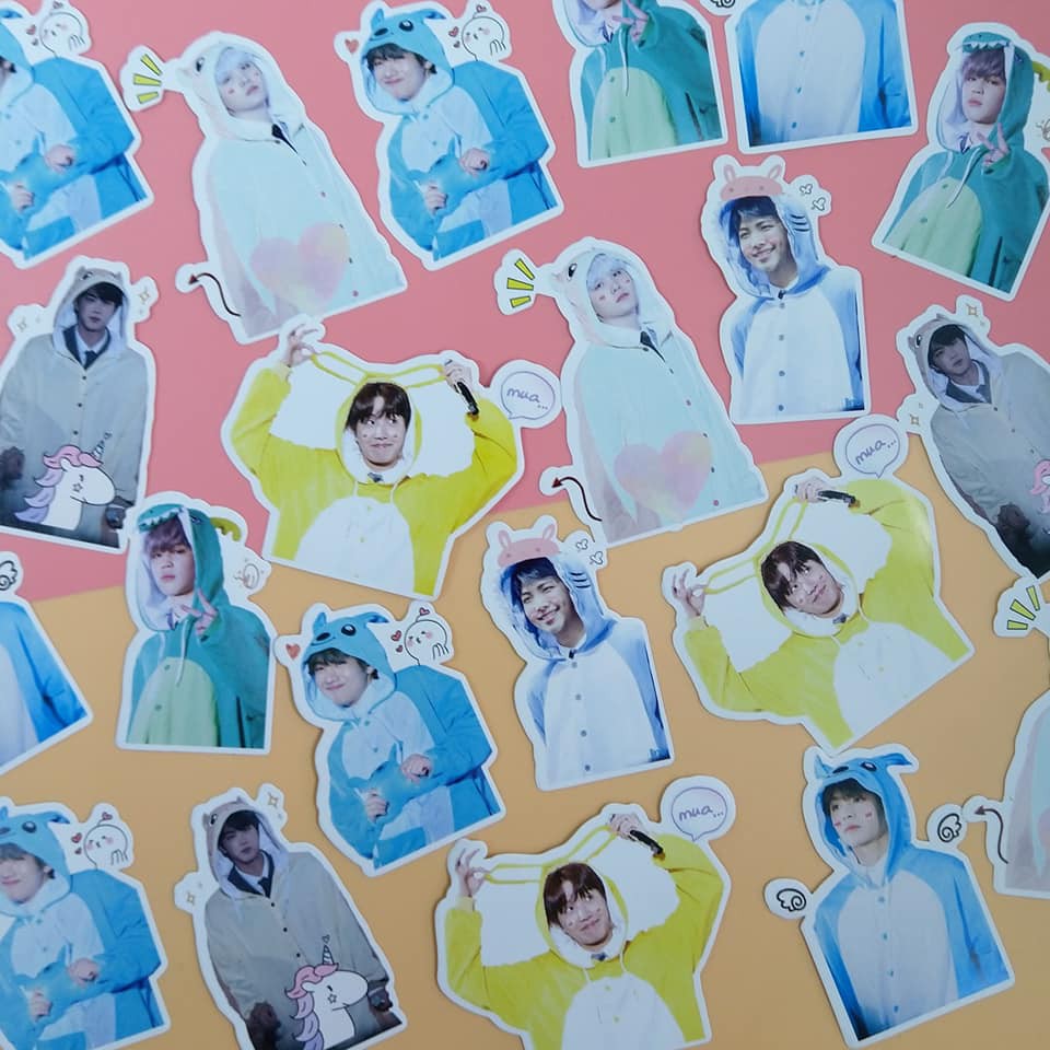 Set 7 sticker dán điện thoại, laptop BTS WTour, Muster