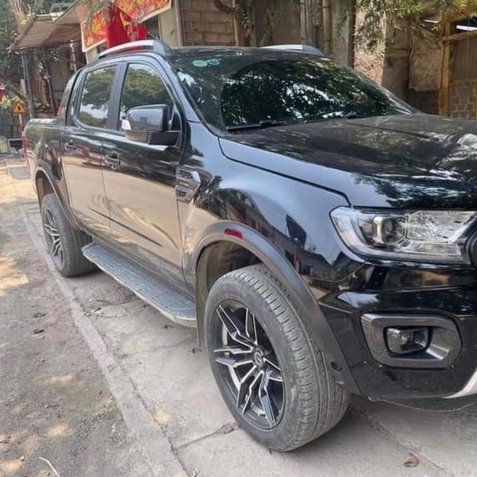 Cua Lốp Ford Ranger 2017-2021 Có Đèn Phản Quang Bản Nhỏ Cho Xe Chưa Độ Lazang