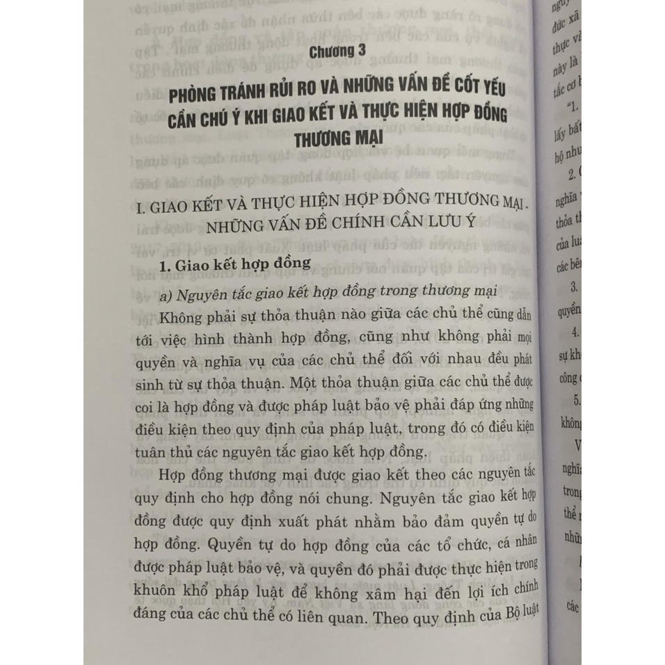 Sách - Pháp luật về hợp đồng trong thương mại và đầu tư